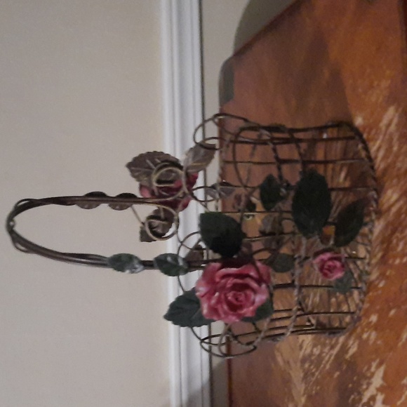 Vintage Oval Metal Basket - Picture 3 of 6